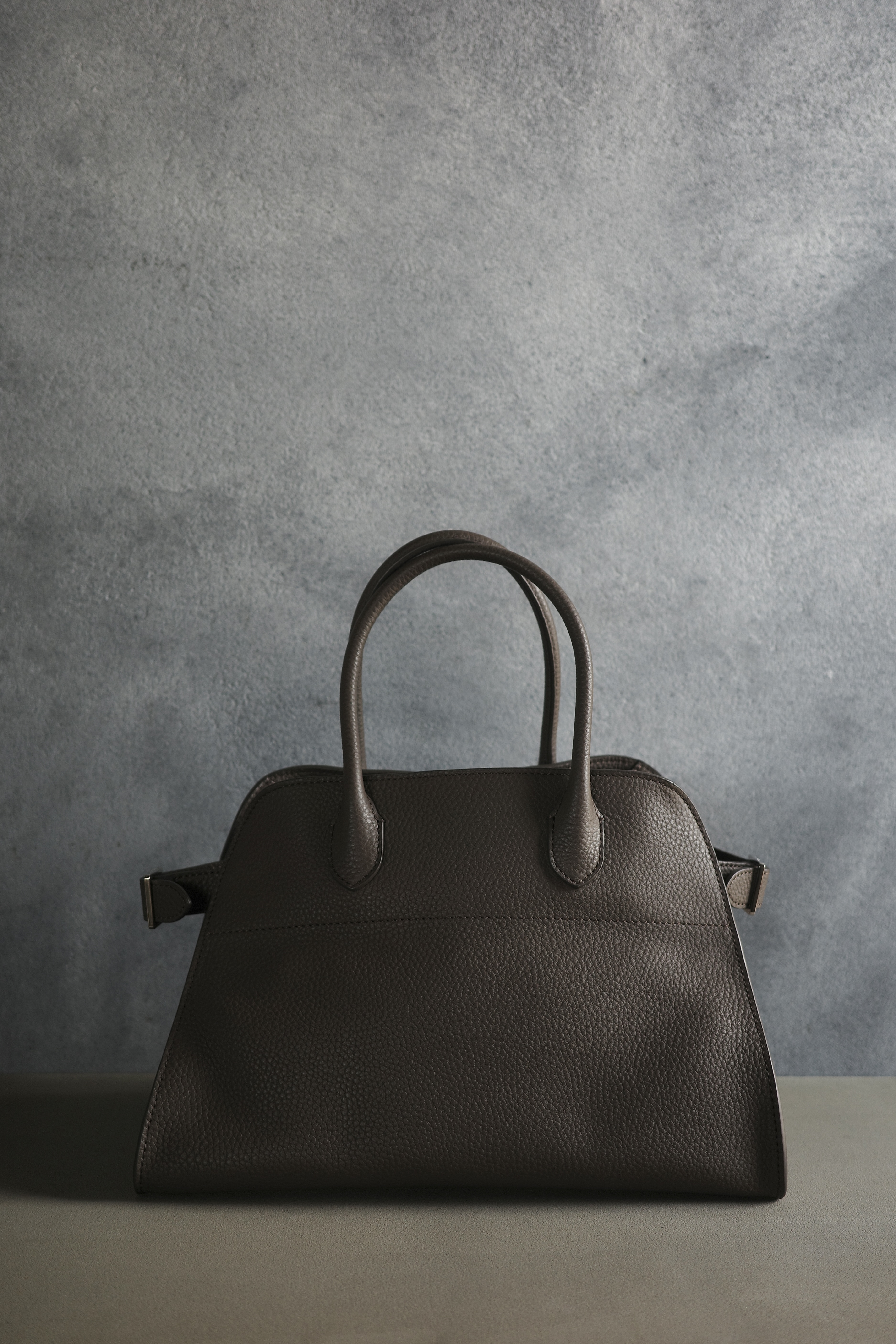 THE ROW マルゴー12 グレインレザー グレージュ