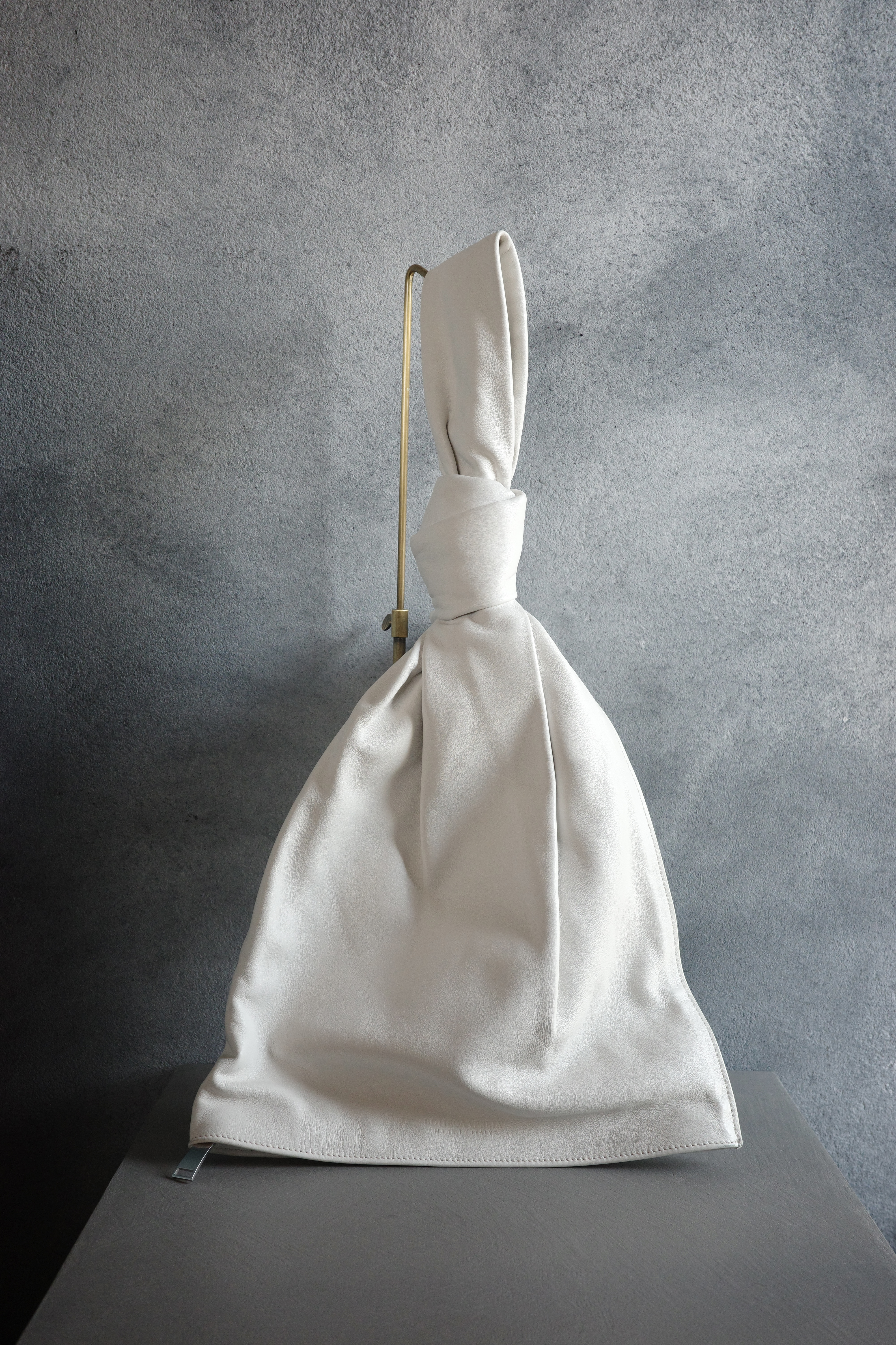 BOTTEGA VENETA ツイストハンドバッグ WHITE