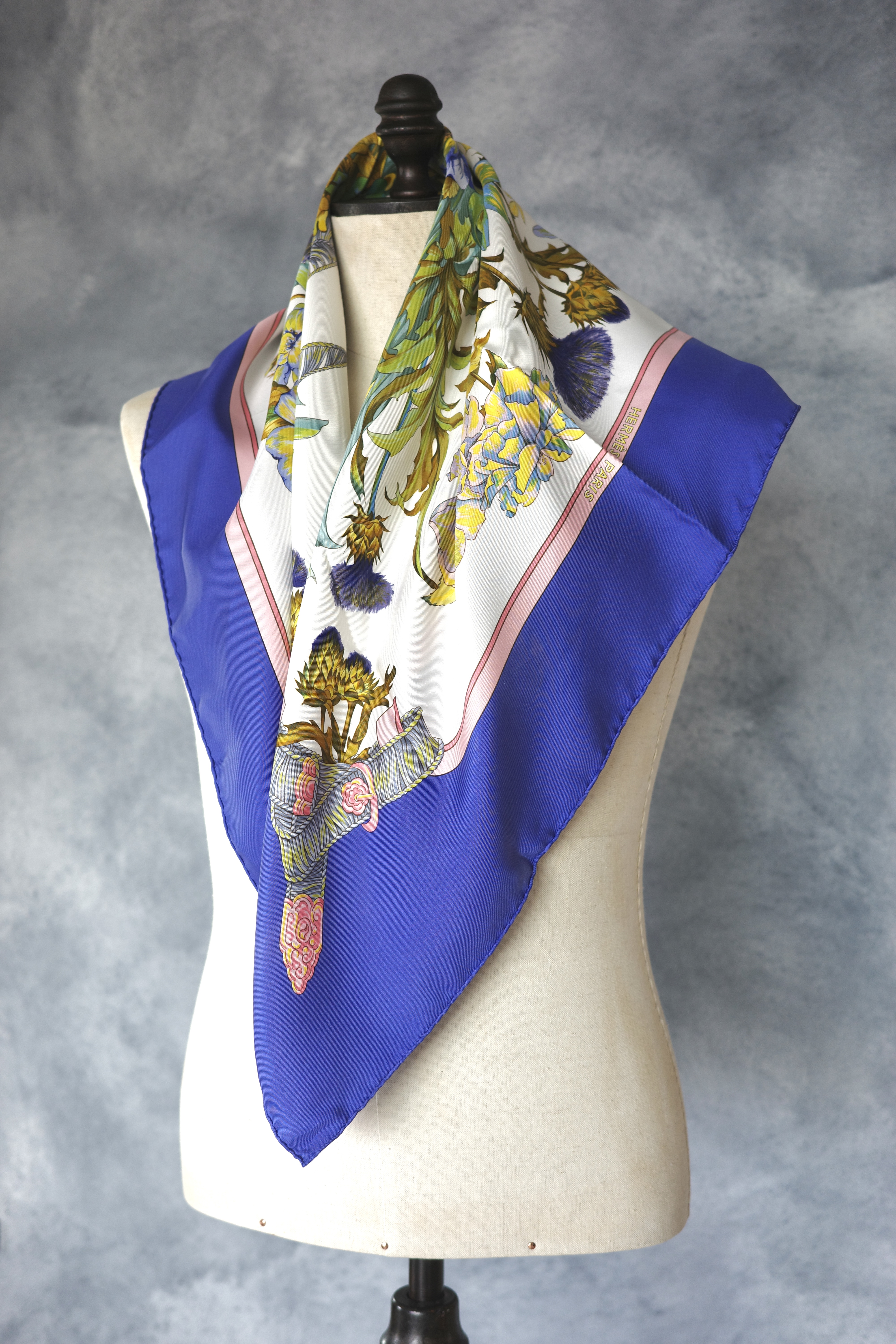 HERMÈS カレ90  “ REGINA” 女王陛下