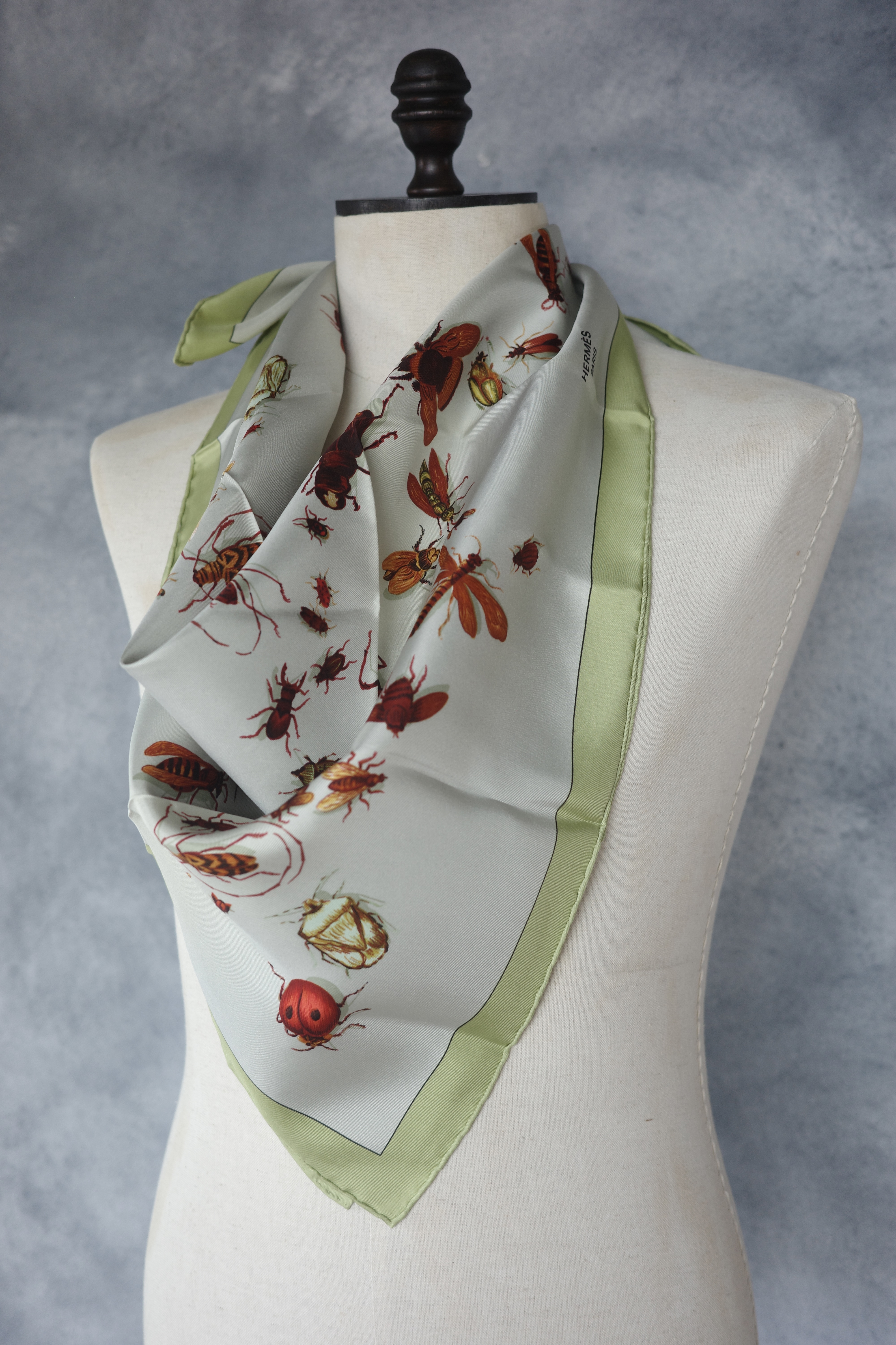 HERMÈS カレ 90  “ LES INSECTES” スカーフ