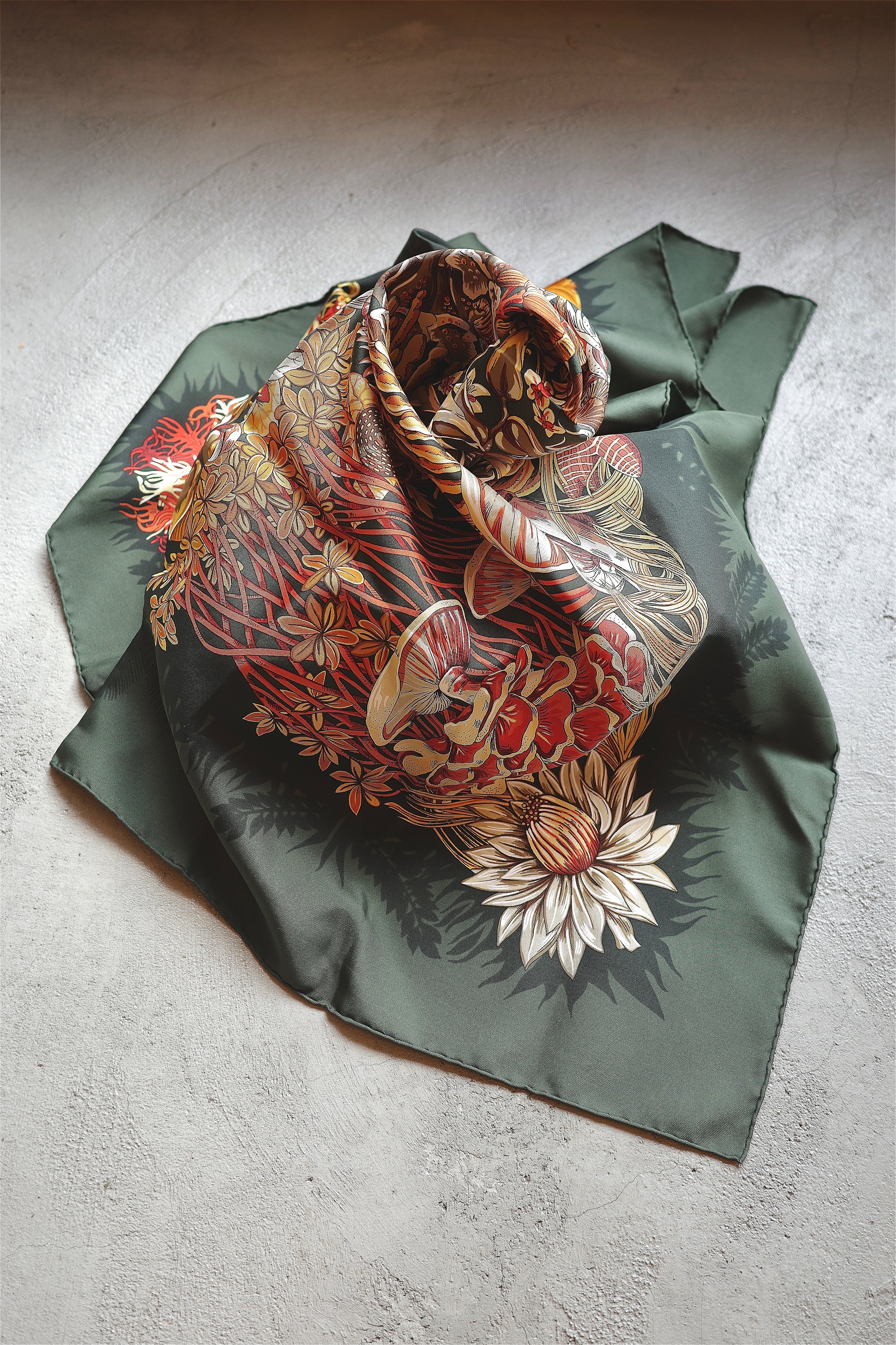 HERMÈS カレ 90 ”​​L’ILE DESERTE​​​​​​” スカーフ