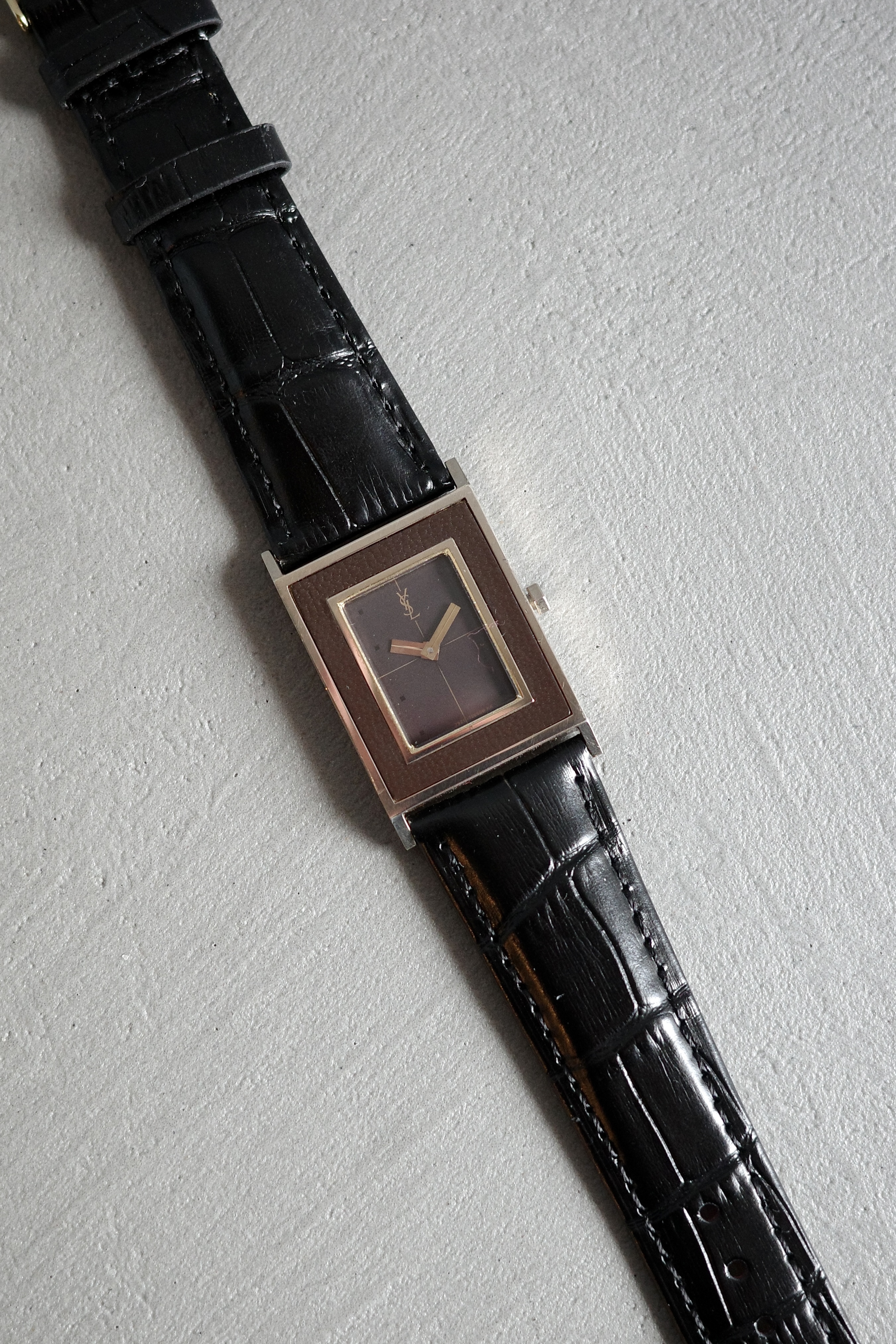 YVES SAINT LAURENT  スクエア ヴィンテージウォッチ クオーツ