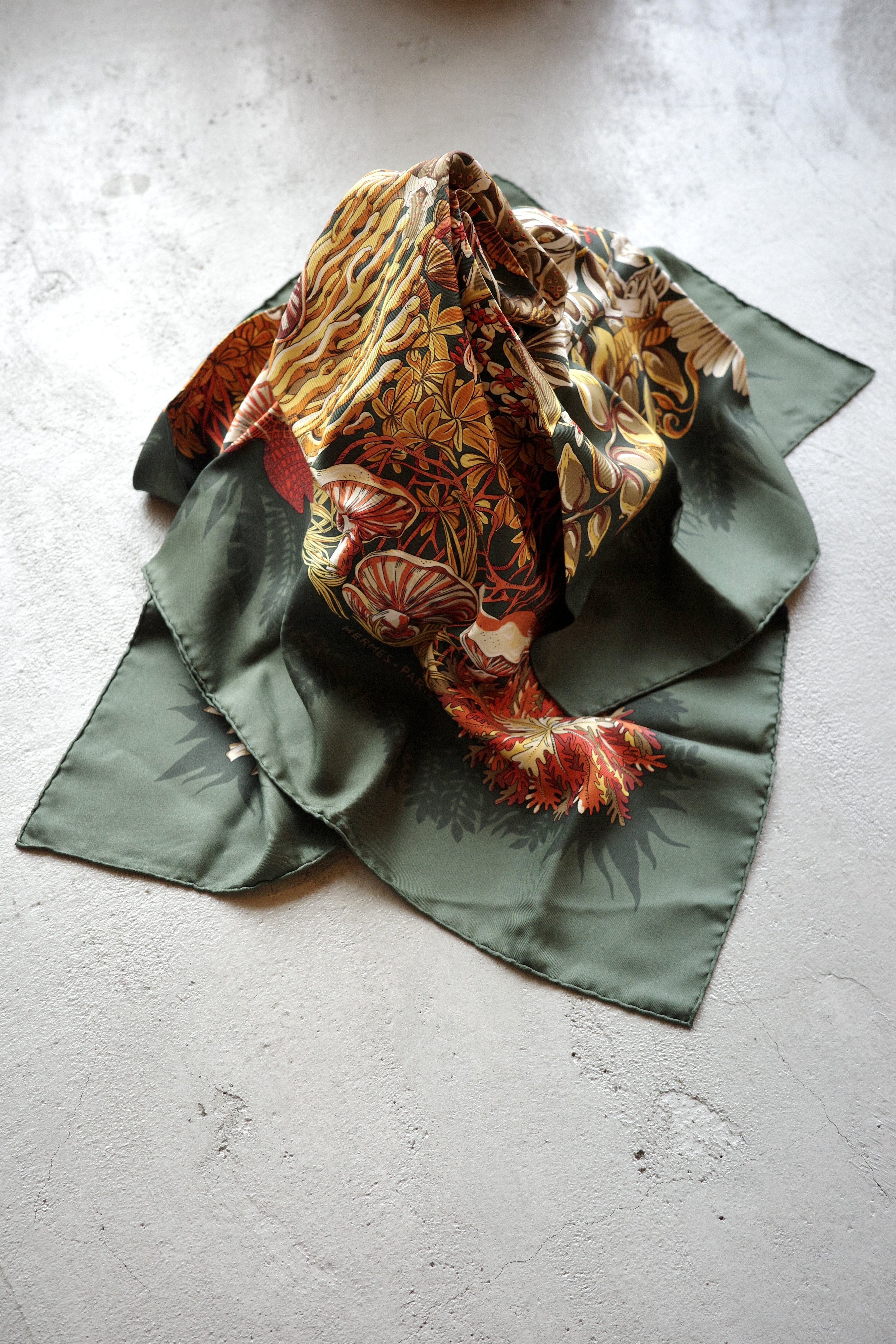 HERMÈS カレ 90 ”​​L’ILE DESERTE​​​​​​” スカーフ