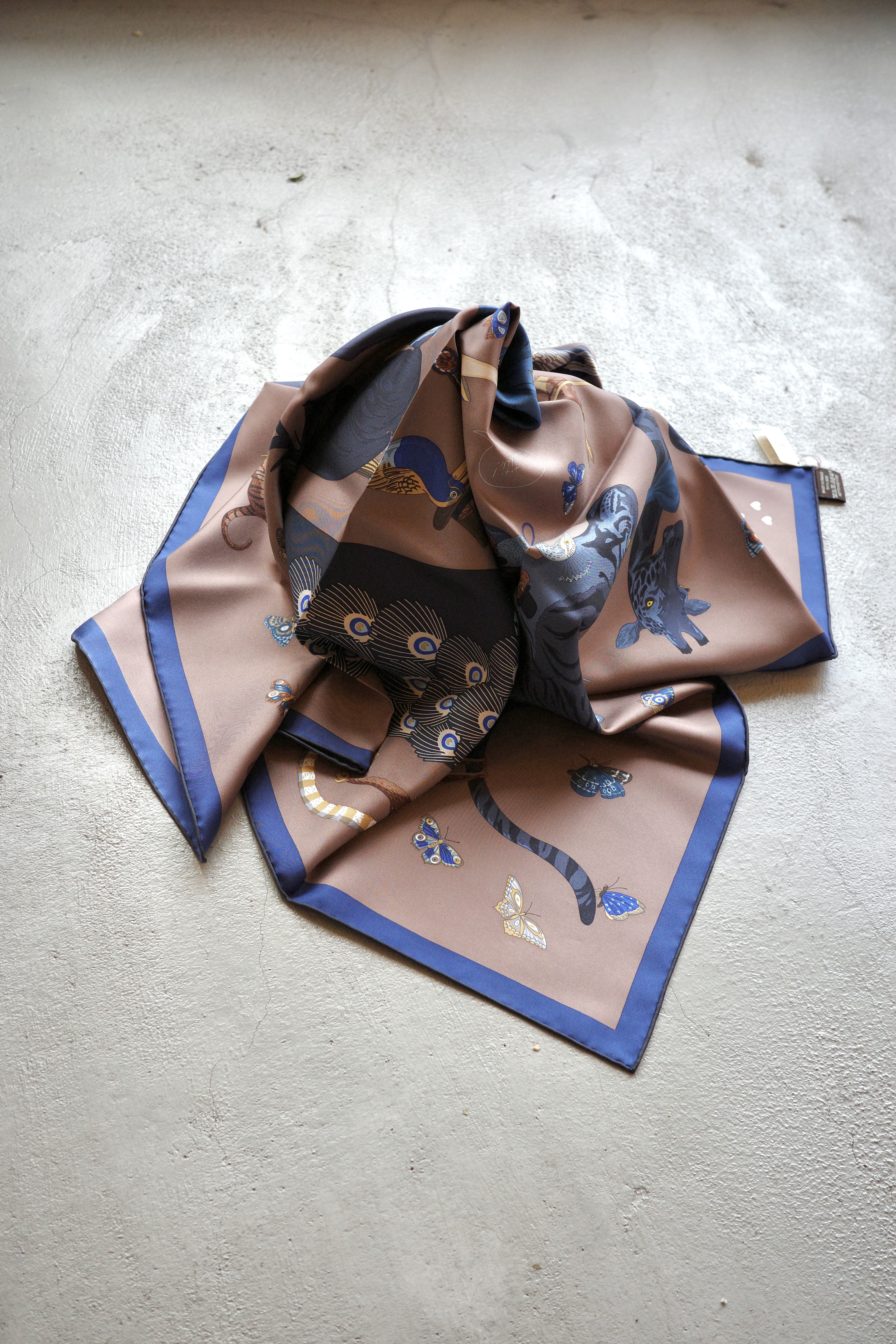 HERMÈS カレ 90 ”​​エルメスストーリー​​​” スカーフ